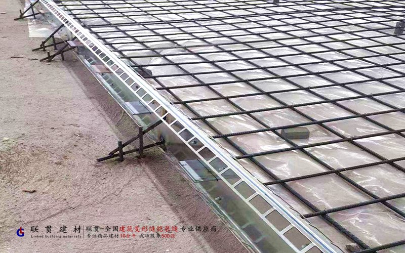 迪庆市LG160-3000镀锌钢板铠装缝案例